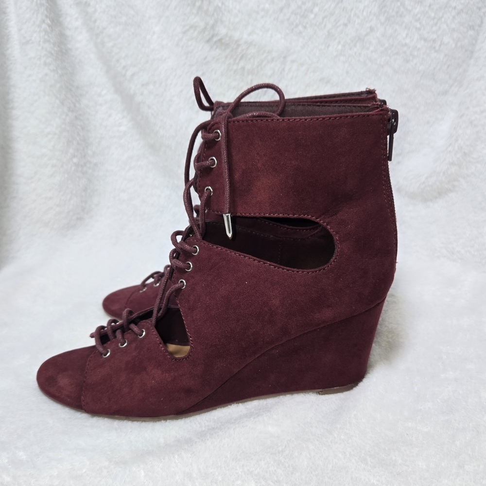 Dolcetta 5.5 Burgundy Strappy Wedge Booties Velvety Y2K Sassy RETRO FLASHY HIGH